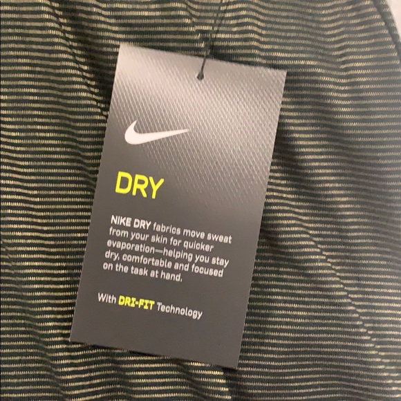 Nike Dri-fit black top - Picture 4 of 5